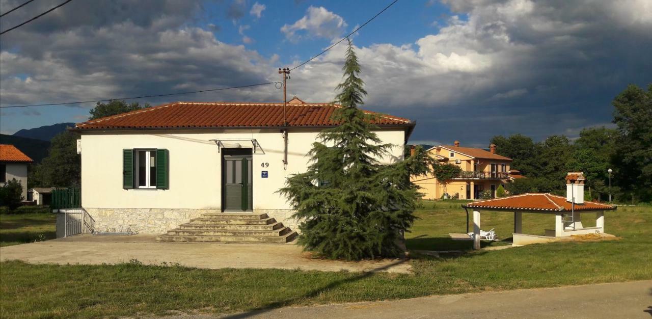 Pićan Villa Zwei Zedern מראה חיצוני תמונה